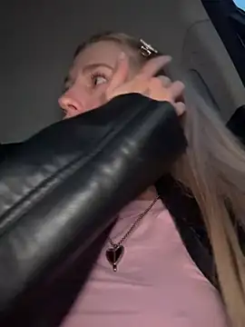 kira mia online show from 04-04-26, 04:37