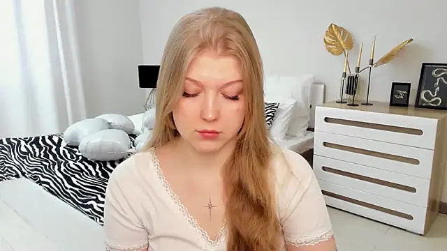 Stella Light online show from 03-08-26, 04:16