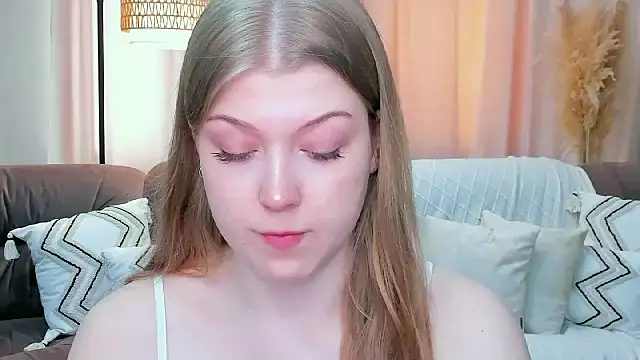 Stella Light online show from 04-16-26, 11:00