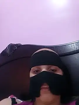 Snapshot of SandyAmr chatting on 06-01-26, 08:27 SandyAmr online show from 06-01-26, 08:27