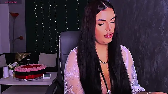 RheaLynn online show from 11-17-25, 10:04