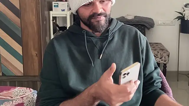 Snapshot of MakeMeAwareAah chatting on 01-07-26, 05:43 MakeMeAwareAah online show from 01-07-26, 05:43