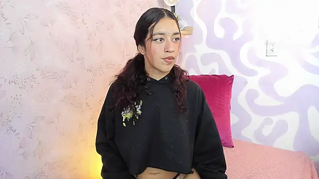 Snapshot of mia_scarlett7 chatting on 04-25-26, 01:41 mia scarlett7 online show from 04-25-26, 01:41