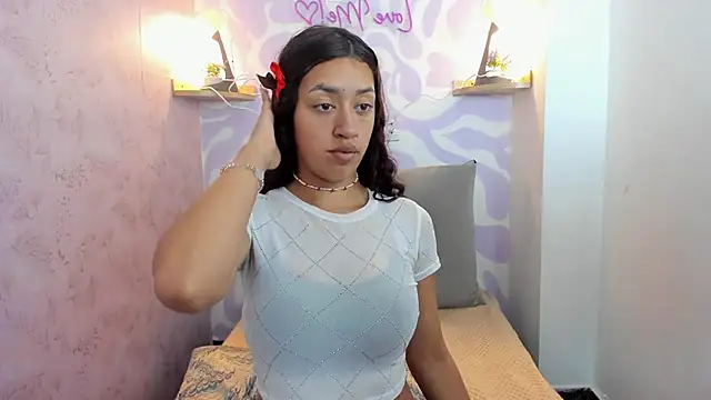 Snapshot of mia_scarlett7 chatting on 05-23-26, 01:37 mia scarlett7 online show from 05-23-26, 01:37
