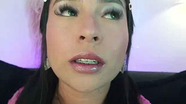 Snapshot of mia_roux1 chatting on 05-15-26, 09:33 mia roux1 online show from 05-15-26, 09:33