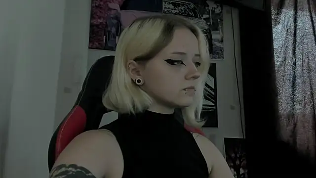 Snapshot of Holy_Mistress_S chatting on 07-06-26, 07:27 Holy Mistress S online show from 07-06-26, 07:27