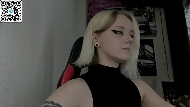 Snapshot of Holy_Mistress_S chatting on 07-10-26, 08:18 Holy Mistress S online show from 07-10-26, 08:18
