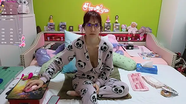  HeraLuna  online show from 04-02-26, 07:55