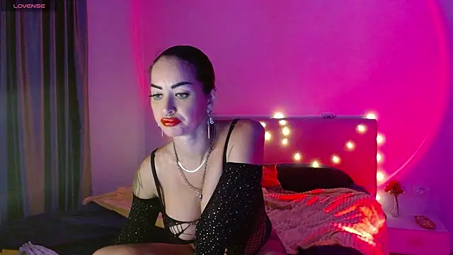 Snapshot of Elena_ur_Goddess chatting on 11-20-25, 03:45 Elena ur Goddess online show from 11-20-25, 03:45