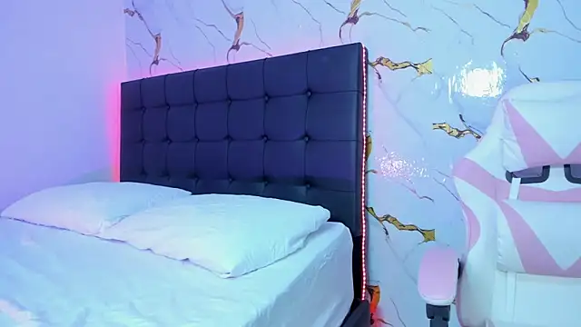 Scarlet DLuce online show from 04-18-26, 09:02