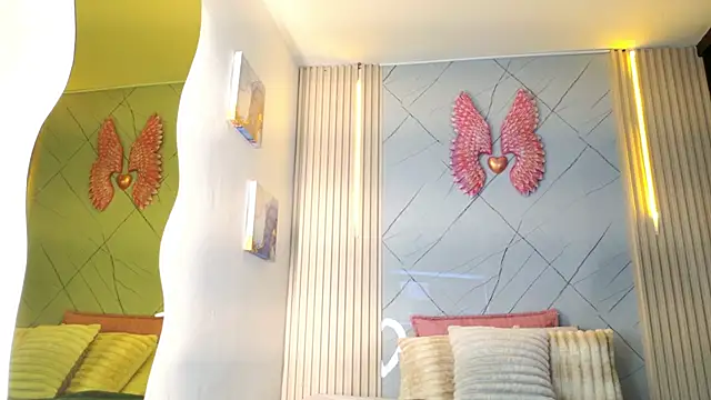 Sara swift9 online show from 11-19-25, 08:09