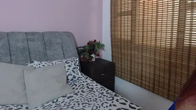 Snapshot of Samantha__Benet chatting on 06-19-26, 04:06 Samantha Benet online show from 06-19-26, 04:06