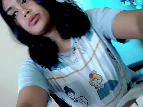 Snapshot of sassysiren28 chatting on 02-23-26, 06:33 sassysiren28 online show from 02-23-26, 06:33