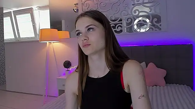 LuisaClover online show from 06-27-26, 12:22