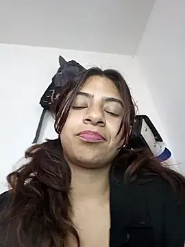 Lunatemptress4 online show from 04-25-26, 01:36