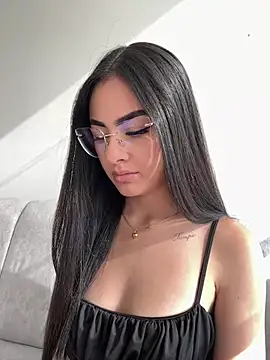 IslaCole online show from 04-24-26, 08:55