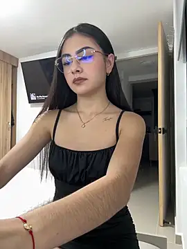 IslaCole online show from 05-27-26, 02:52