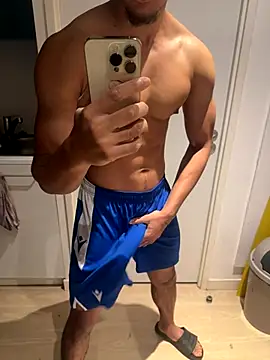 Snapshot of bigDickParis92 chatting on 10-26-25, 03:51 bigDickParis92 online show from 10-26-25, 03:51