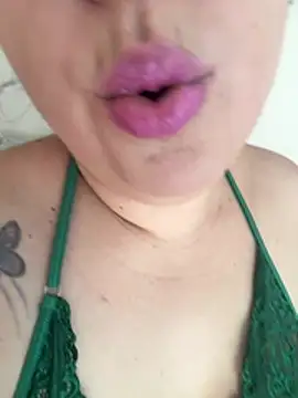 Snapshot of Rheetnena1 chatting on 04-12-26, 04:12 Rheetnena1 online show from 04-12-26, 04:12