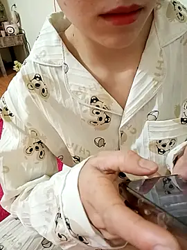 Snapshot of Cherry_Le02 chatting on 01-11-26, 05:18 Cherry Le02 online show from 01-11-26, 05:18