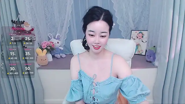 Snapshot of Xiaodie-baby chatting on 05-21-26, 02:51 Xiaodie-baby online show from 05-21-26, 02:51