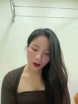 Bee Yellow00 online show from 11-20-25, 04:56