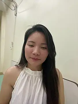 Bee Yellow00 online show from 02-26-26, 05:06