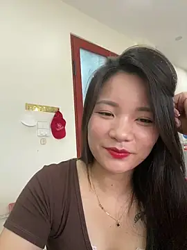Snapshot of Bee_Yellow00 chatting on 07-01-26, 04:25 Bee Yellow00 online show from 07-01-26, 04:25