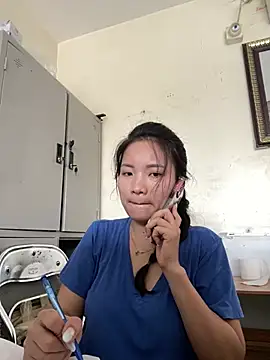 Snapshot of Bee_Yellow00 chatting on 07-18-26, 02:38 Bee Yellow00 online show from 07-18-26, 02:38