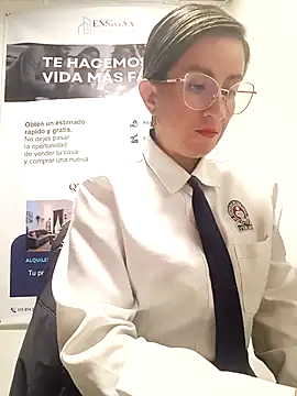 Snapshot of Valentina--1 chatting on 04-18-26, 10:08 Valentina--1 online show from 04-18-26, 10:08