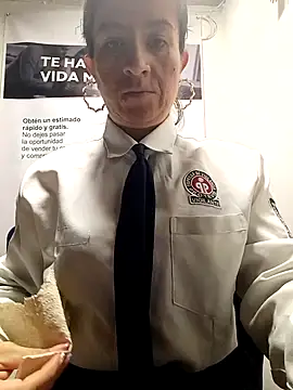 Snapshot of Valentina--1 chatting on 04-27-26, 10:02 Valentina--1 online show from 04-27-26, 10:02