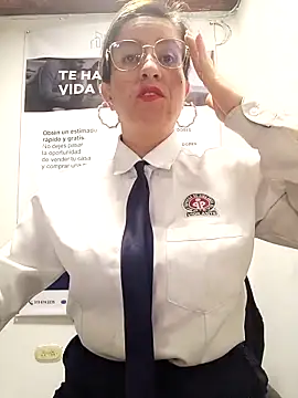 Snapshot of Valentina--1 chatting on 04-28-26, 10:09 Valentina--1 online show from 04-28-26, 10:09