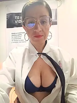 Snapshot of Valentina--1 chatting on 05-16-26, 10:36 Valentina--1 online show from 05-16-26, 10:36