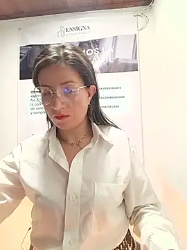 Snapshot of Valentina--1 chatting on 05-19-26, 09:59 Valentina--1 online show from 05-19-26, 09:59