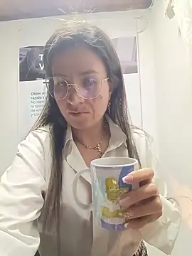 Snapshot of Valentina--1 chatting on 05-22-26, 10:10 Valentina--1 online show from 05-22-26, 10:10