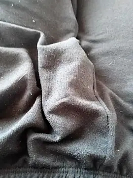 Snapshot of Andres__00 chatting on 04-01-26, 03:42 Andres 00 online show from 04-01-26, 03:42