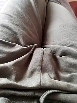 Snapshot of Andres__00 chatting on 04-04-26, 05:10 Andres 00 online show from 04-04-26, 05:10