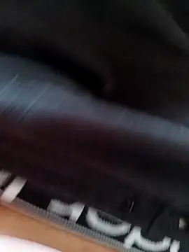 Snapshot of Andres__00 chatting on 04-05-26, 03:31 Andres 00 online show from 04-05-26, 03:31