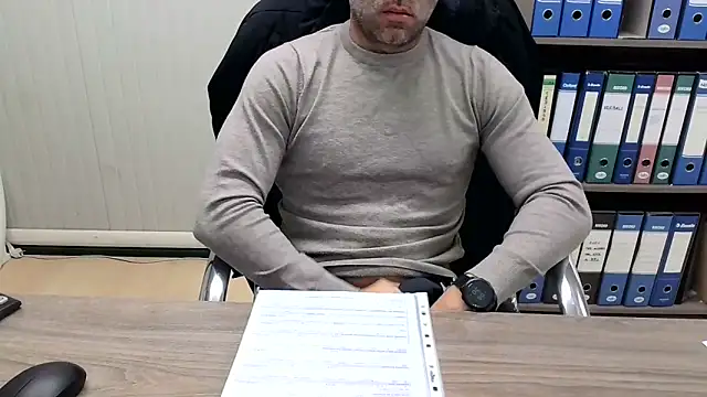 Snapshot of Evasionee chatting on 12-23-25, 07:28 Evasionee online show from 12-23-25, 07:28