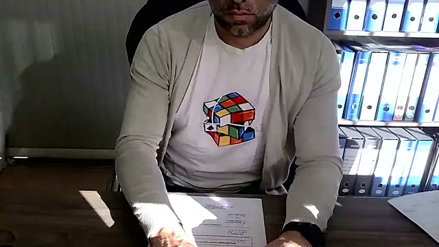 Snapshot of Evasionee chatting on 02-02-26, 08:46 Evasionee online show from 02-02-26, 08:46