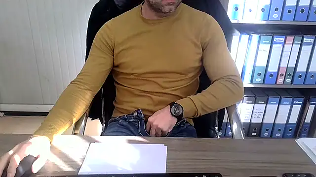 Snapshot of Evasionee chatting on 02-11-26, 08:08 Evasionee online show from 02-11-26, 08:08