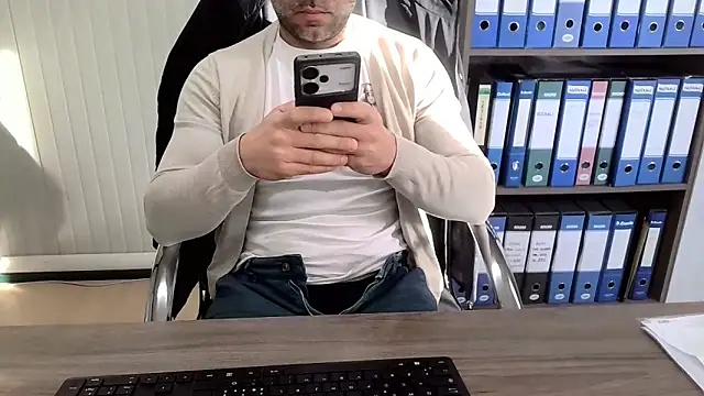 Snapshot of Evasionee chatting on 02-23-26, 07:28 Evasionee online show from 02-23-26, 07:28