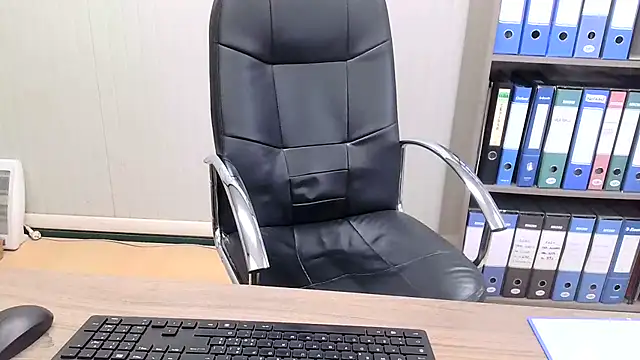 Snapshot of Evasionee chatting on 03-06-26, 08:22 Evasionee online show from 03-06-26, 08:22