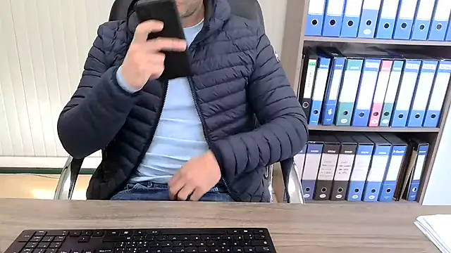 Snapshot of Evasionee chatting on 03-16-26, 08:07 Evasionee online show from 03-16-26, 08:07