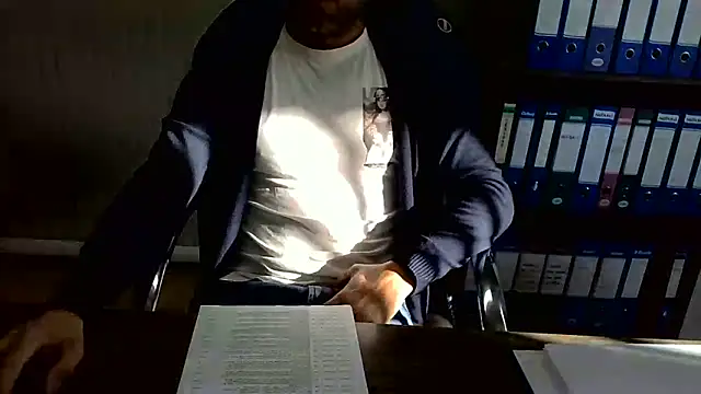 Snapshot of Evasionee chatting on 03-18-26, 07:22 Evasionee online show from 03-18-26, 07:22