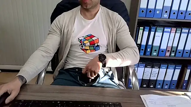 Snapshot of Evasionee chatting on 03-23-26, 07:34 Evasionee online show from 03-23-26, 07:34