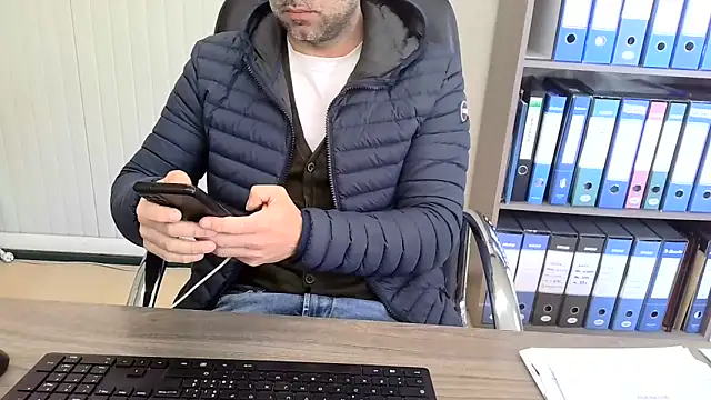 Snapshot of Evasionee chatting on 03-25-26, 08:09 Evasionee online show from 03-25-26, 08:09