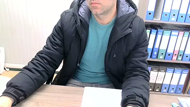 Snapshot of Evasionee chatting on 04-02-26, 06:11 Evasionee online show from 04-02-26, 06:11