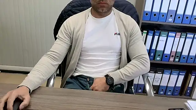 Snapshot of Evasionee chatting on 04-07-26, 06:25 Evasionee online show from 04-07-26, 06:25