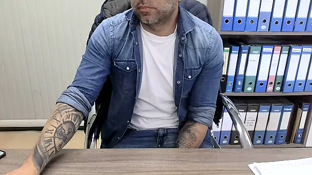 Snapshot of Evasionee chatting on 04-13-26, 07:03 Evasionee online show from 04-13-26, 07:03